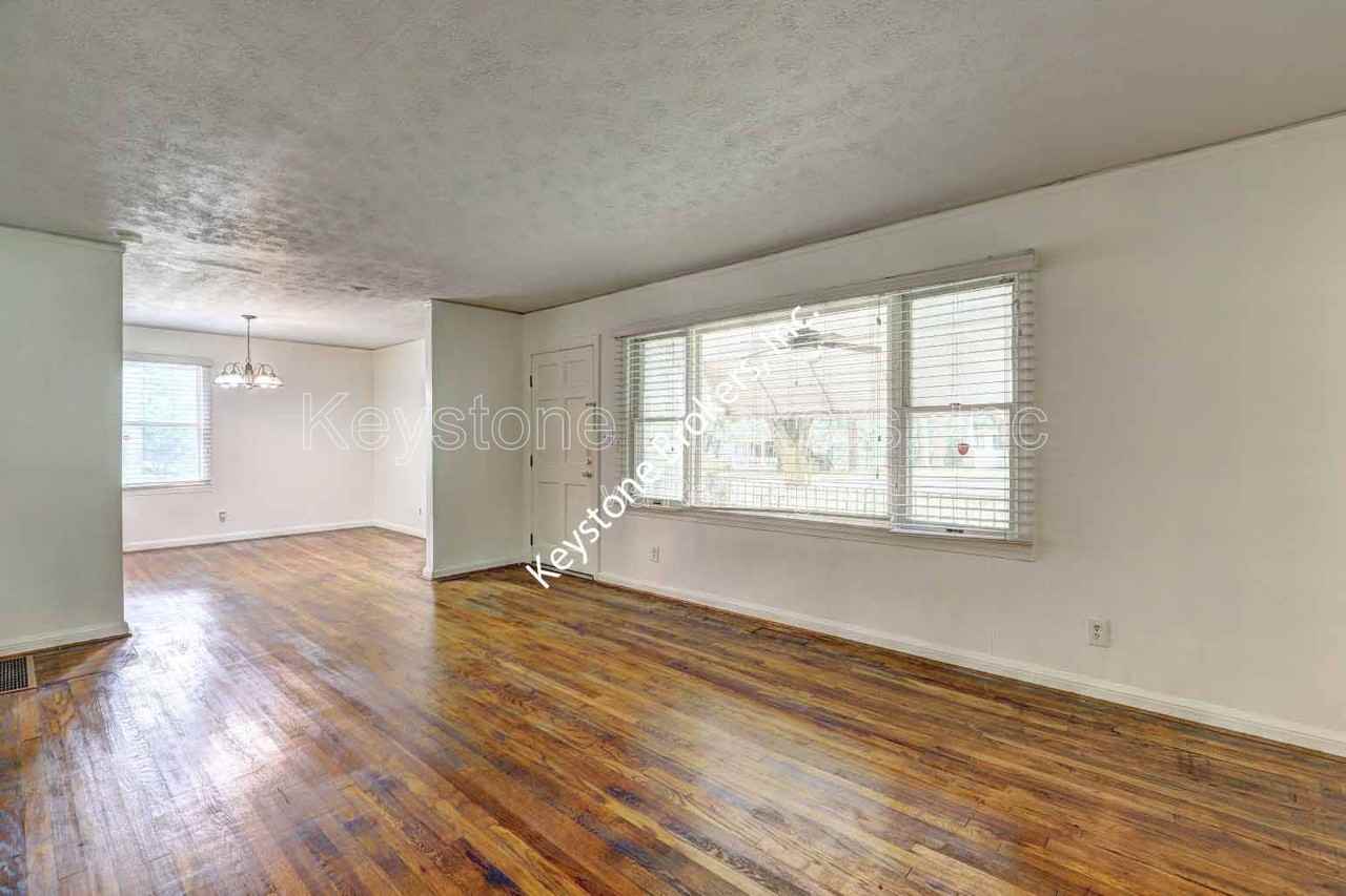 3274 Harris Dr - Photo 3 of 11