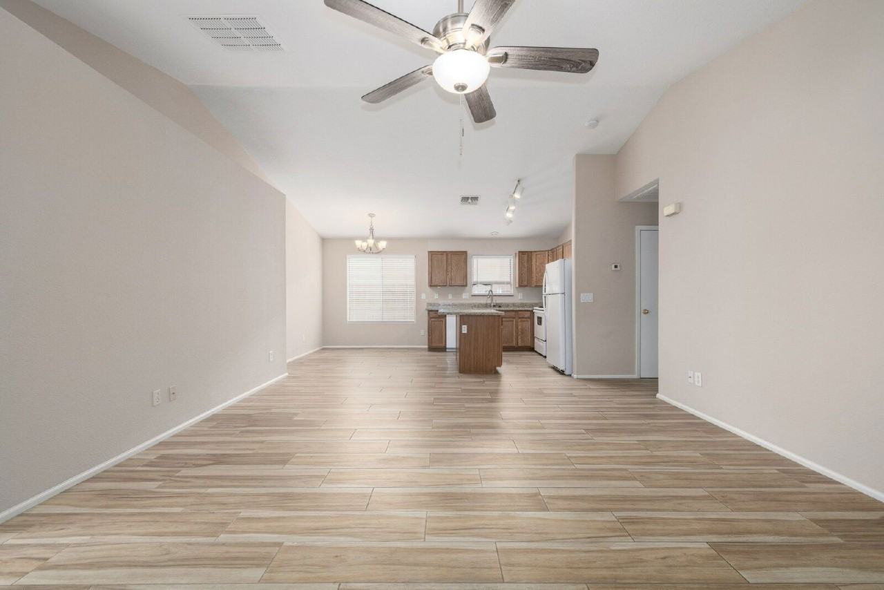 2205 N 109th Ave - Photo 4 of 27