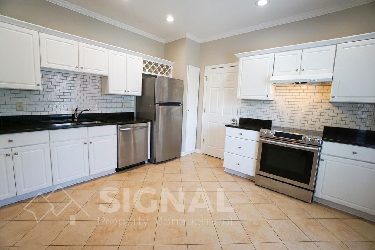 2825 Seven Oaks Cir - Photo 4 of 16