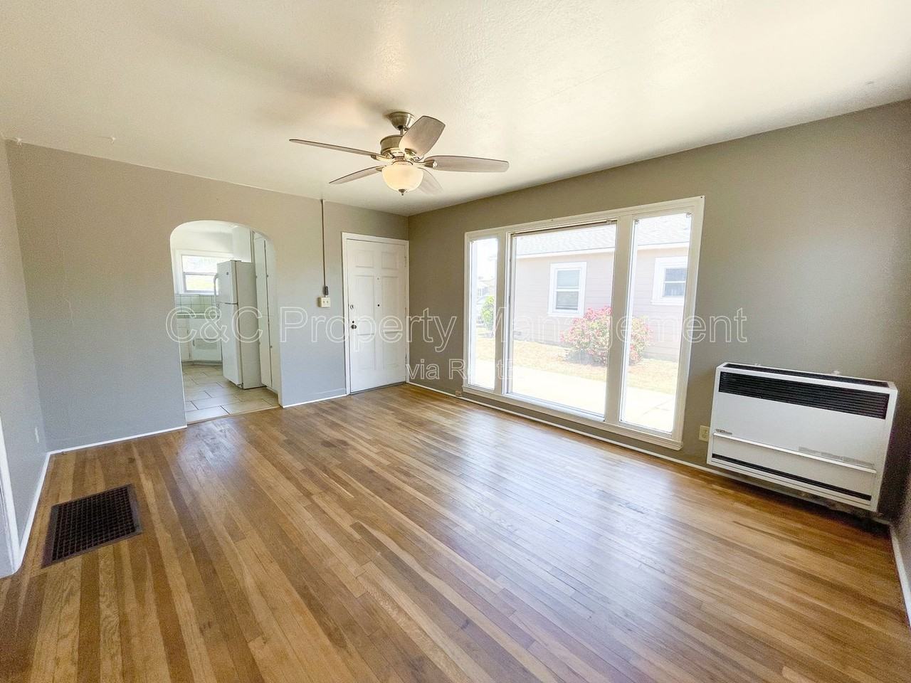 105 W Curtis St - Photo 4 of 13