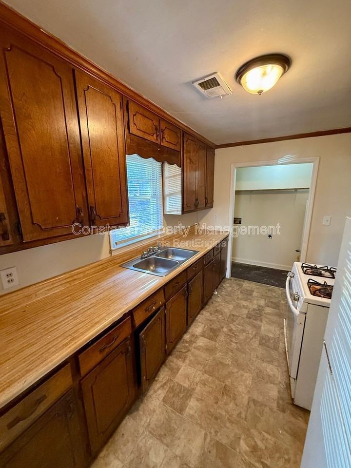 202 Realty St - Photo 7 of 13