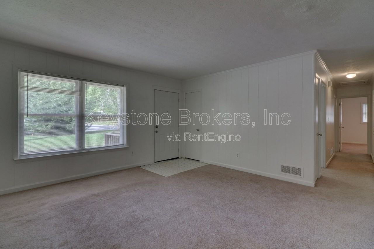 10252 Foxfire Ter - Photo 3 of 12