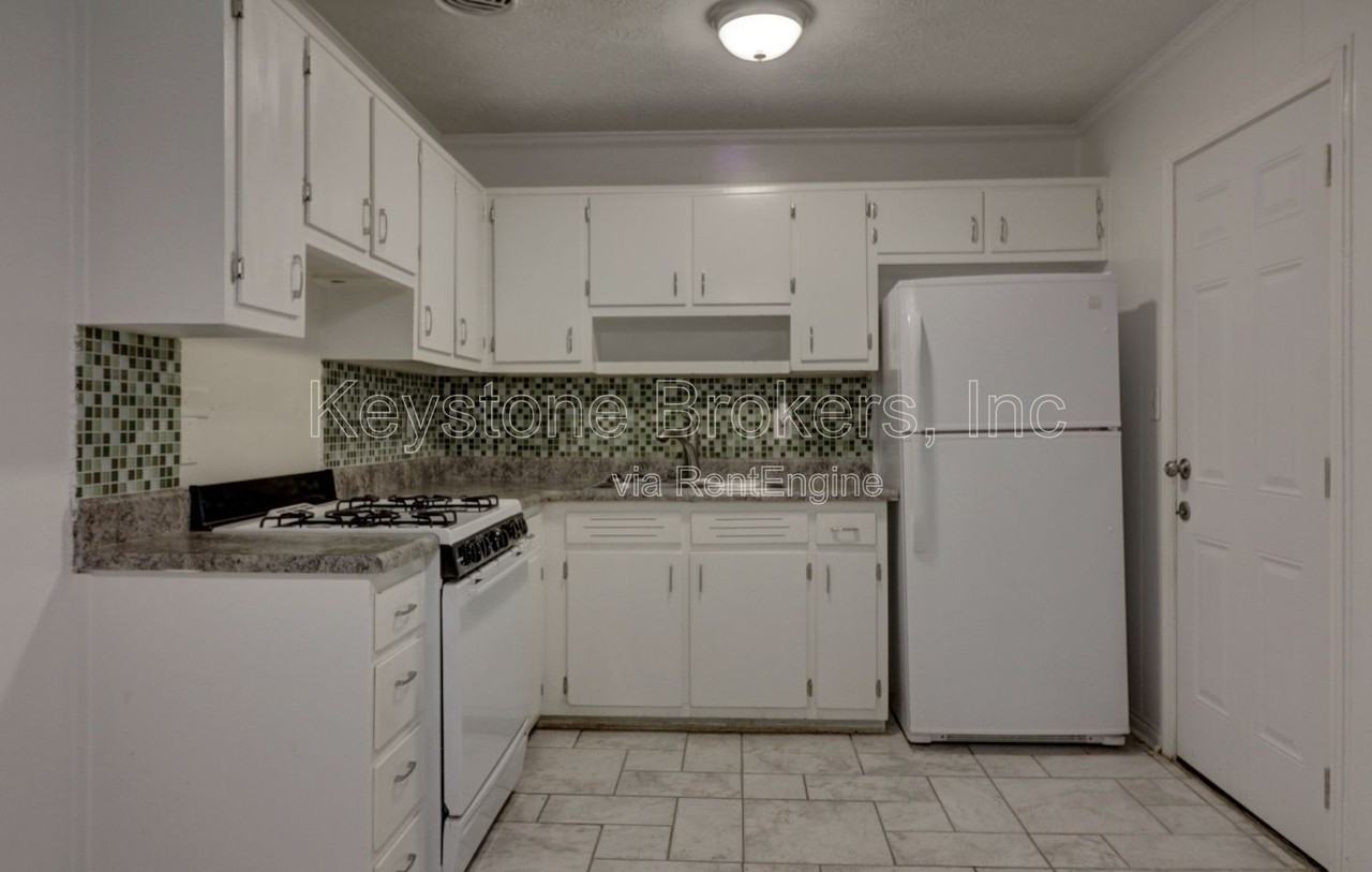 10252 Foxfire Ter - Photo 4 of 12