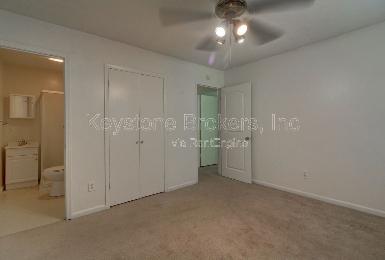 10252 Foxfire Ter - Photo 7 of 12