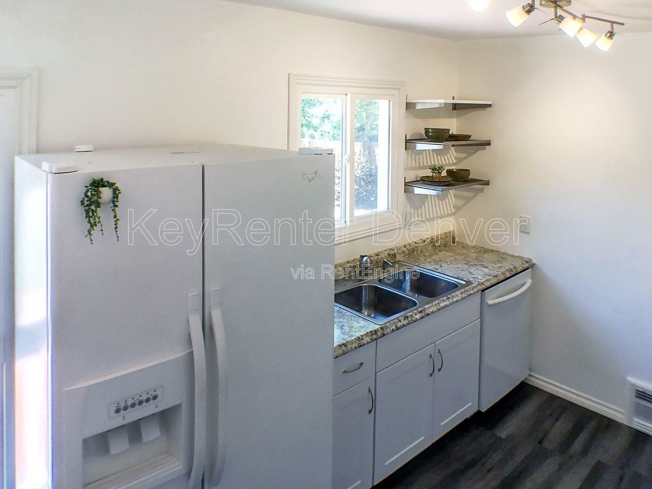 1285 S Holly St - Photo 3 of 31