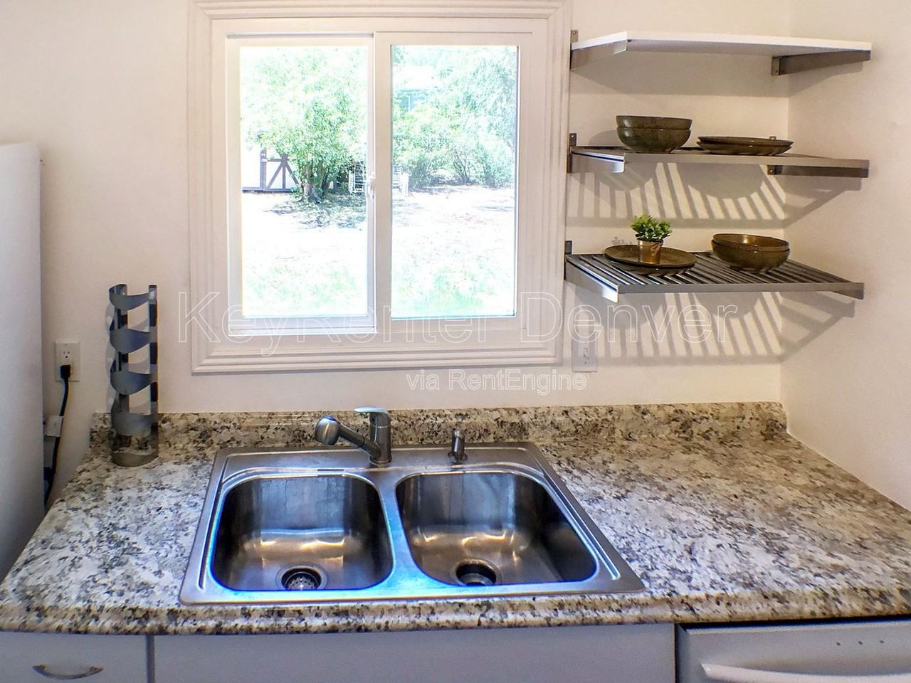 1285 S Holly St - Photo 4 of 31