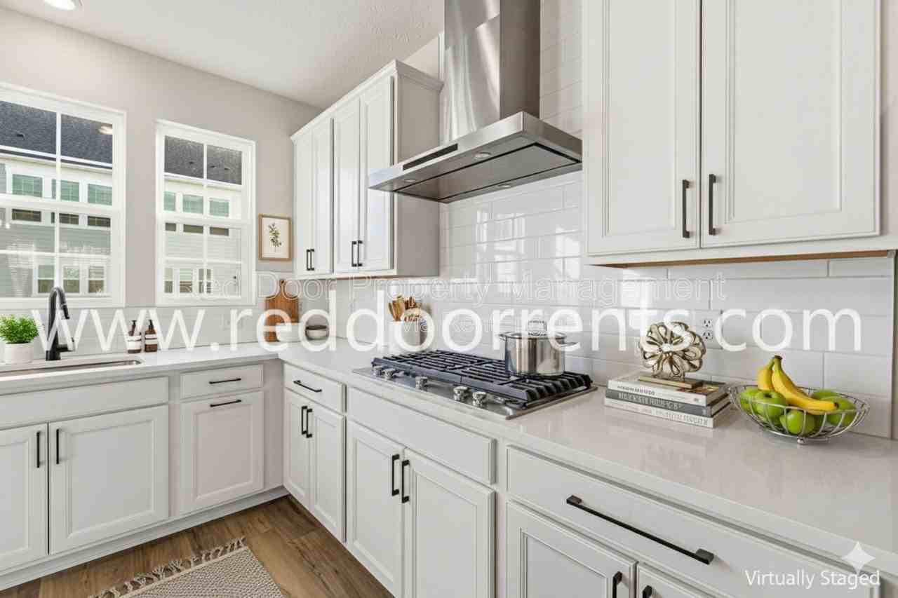 14574 Hanford Ln - Photo 5 of 41