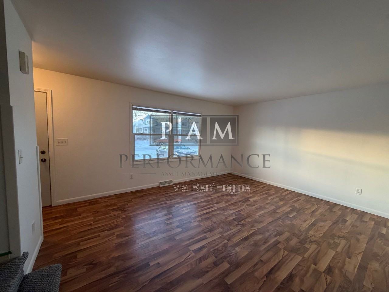 1827 Blake Ave - Photo 2 of 14