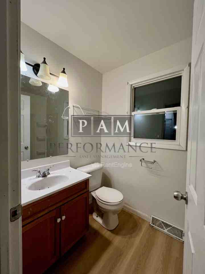 1827 Blake Ave - Photo 5 of 14