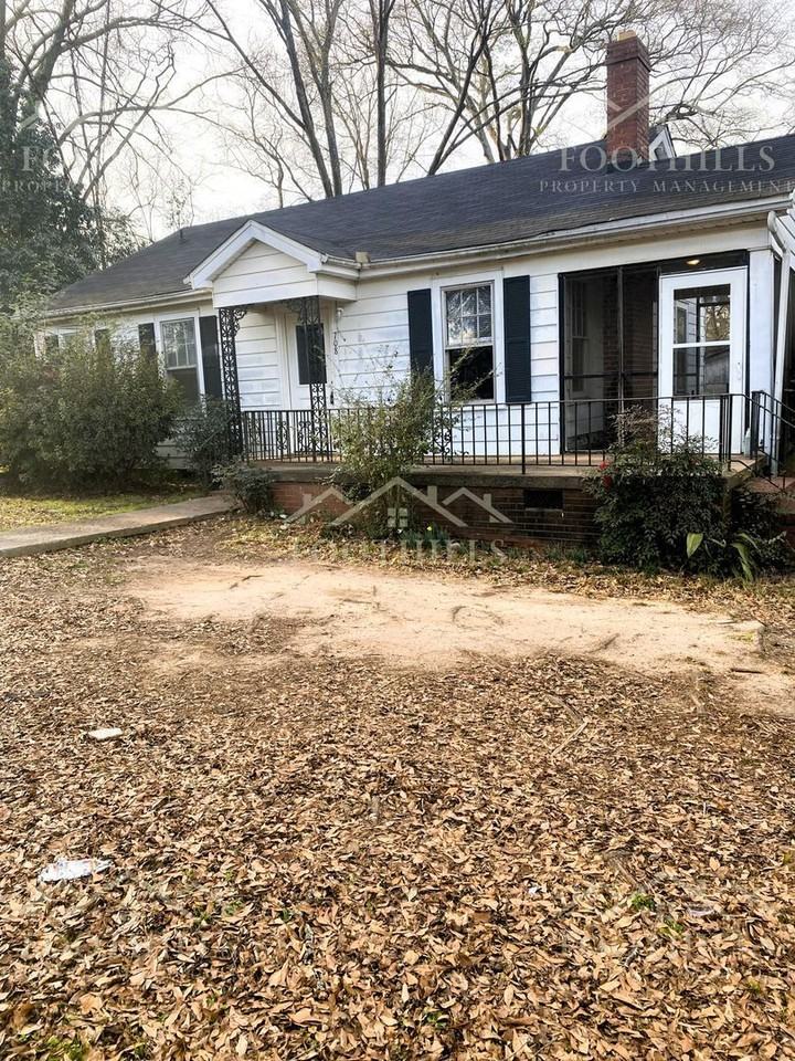 708 Crescent Dr - Photo 2 of 17