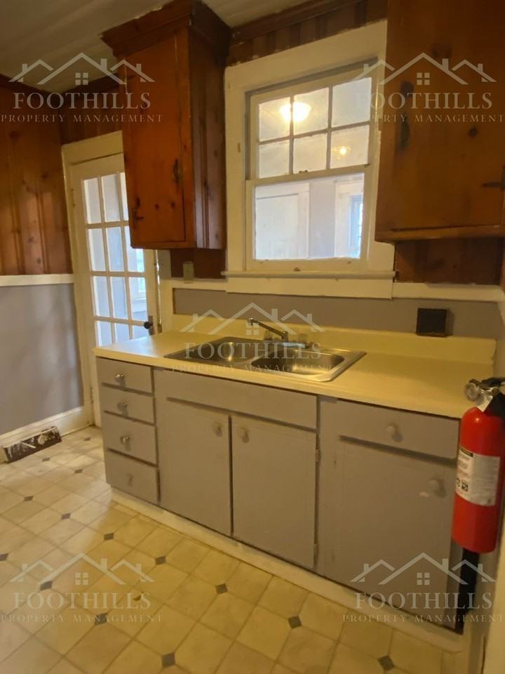 708 Crescent Dr - Photo 6 of 17