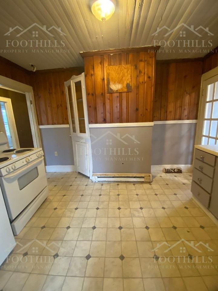 708 Crescent Dr - Photo 7 of 17