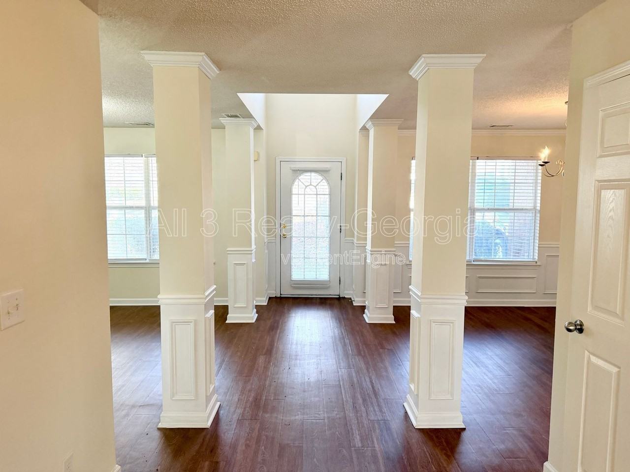 1980 Sawgrass Dr - Photo 4 of 39