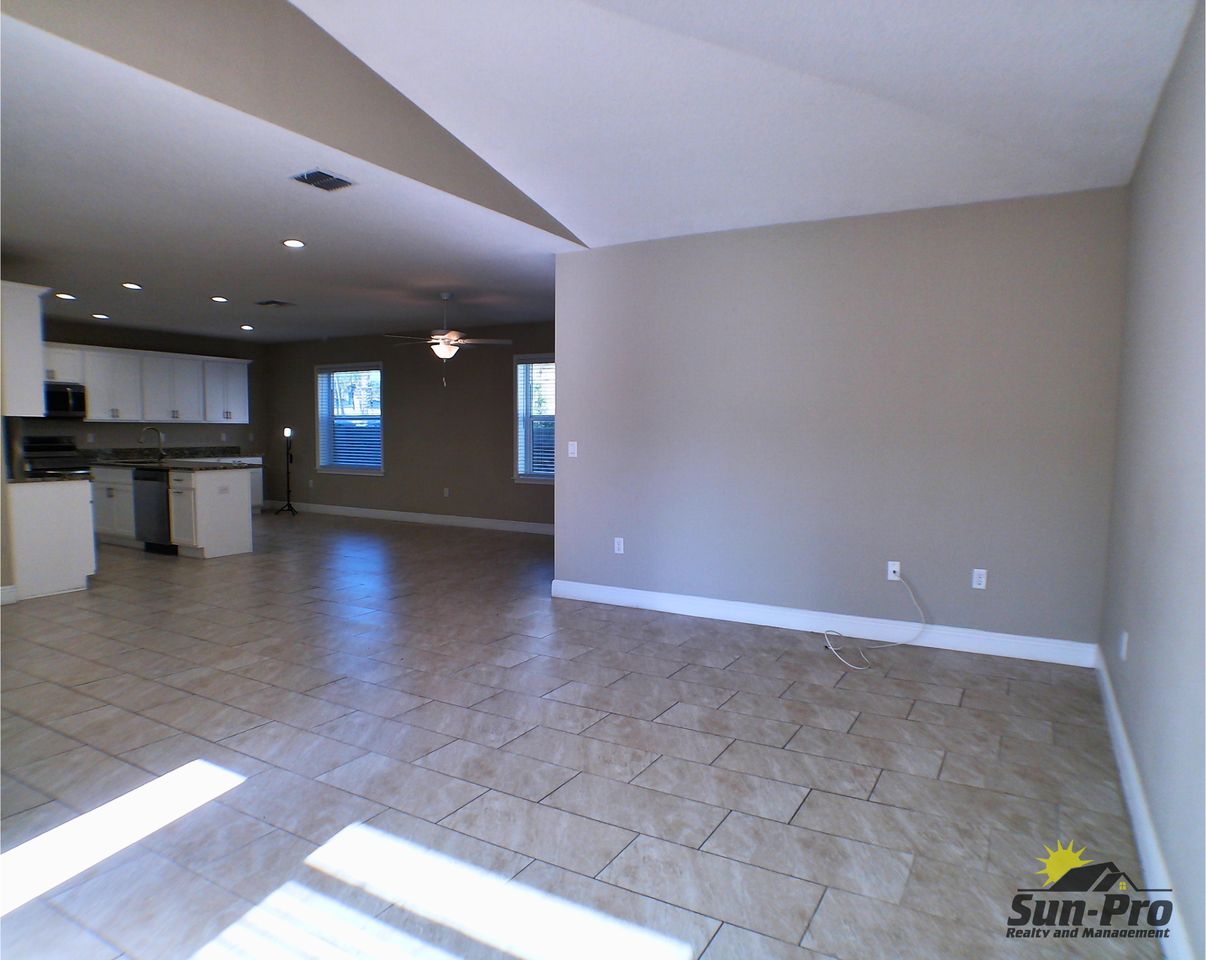 101 Ocean Cir - Photo 2 of 19