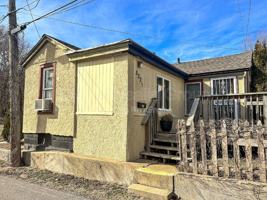 featured image of 537 1/2 Bucklin St