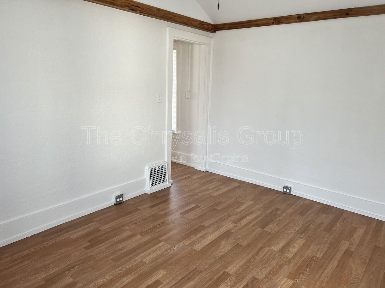 537 1/2 Bucklin St - Photo 3 of 12