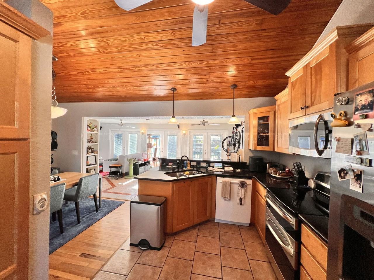 750 Royal Palm Ct - Photo 6 of 20