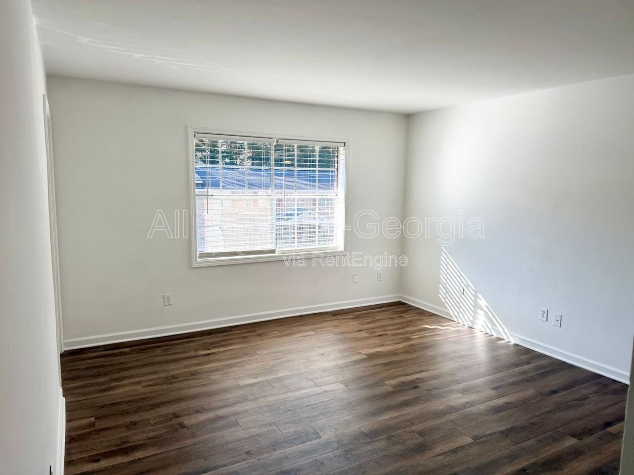 111 W Burke St #B4 - Photo 4 of 15