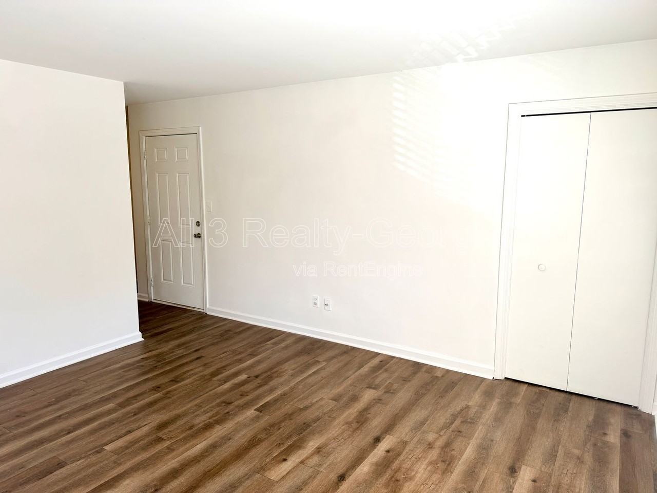 111 W Burke St #B4 - Photo 5 of 15