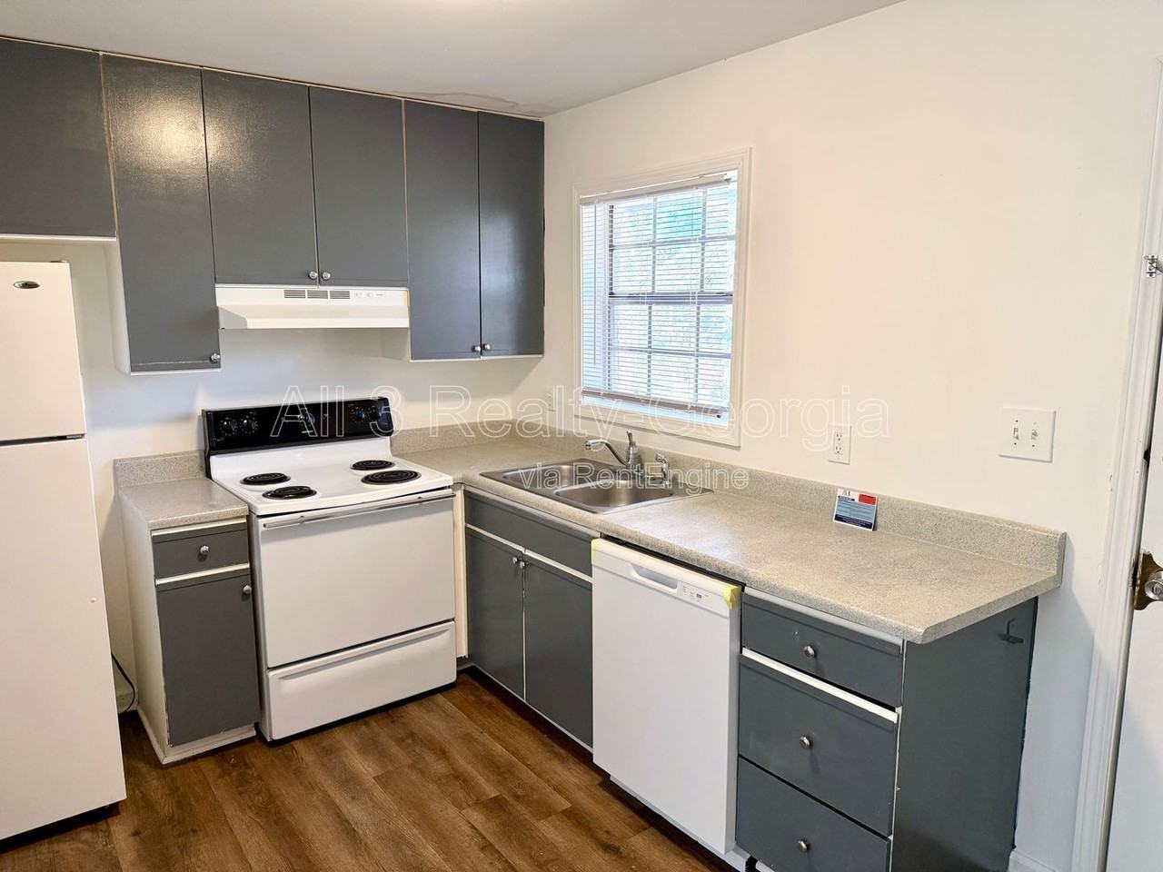 111 W Burke St #B4 - Photo 7 of 15