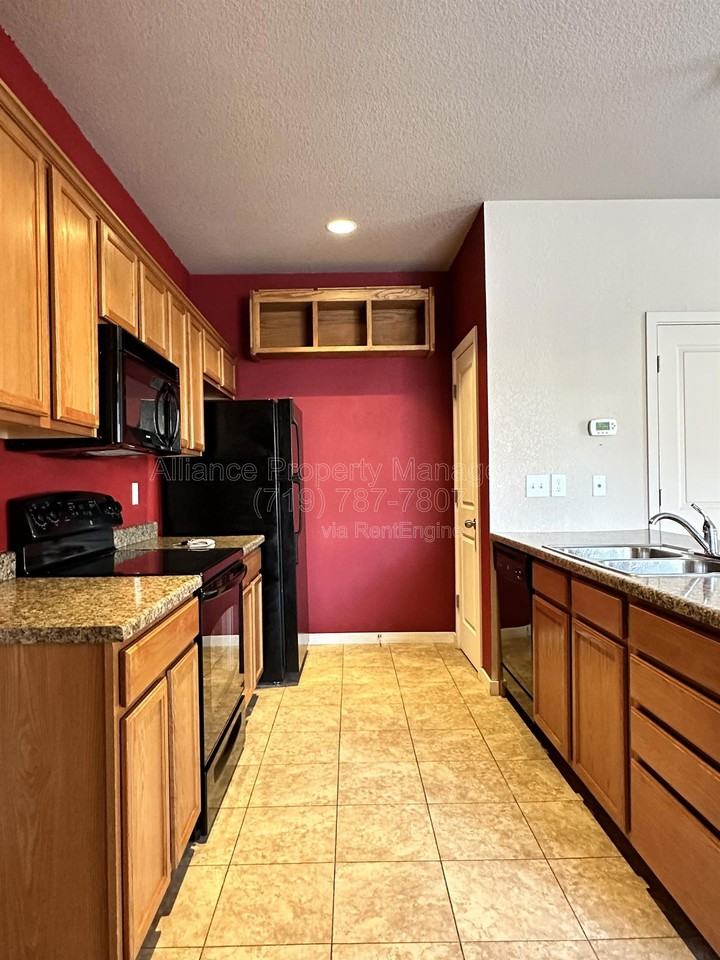 4747 Lydia Grv - Photo 6 of 26