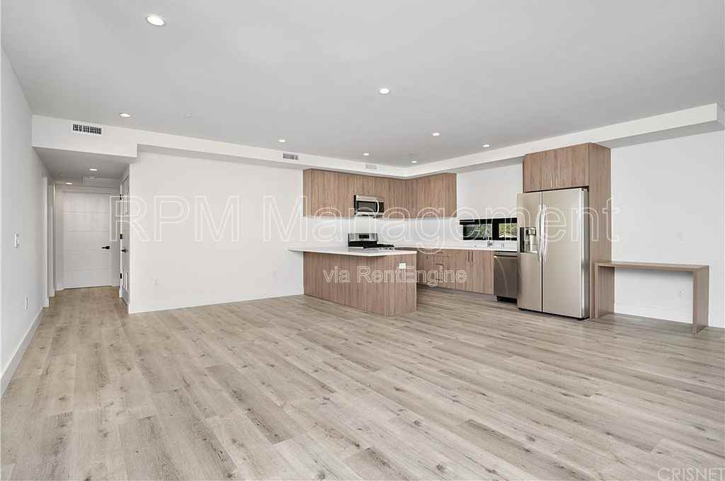 5923 Laurel Canyon Blvd #400 - Photo 2 of 21