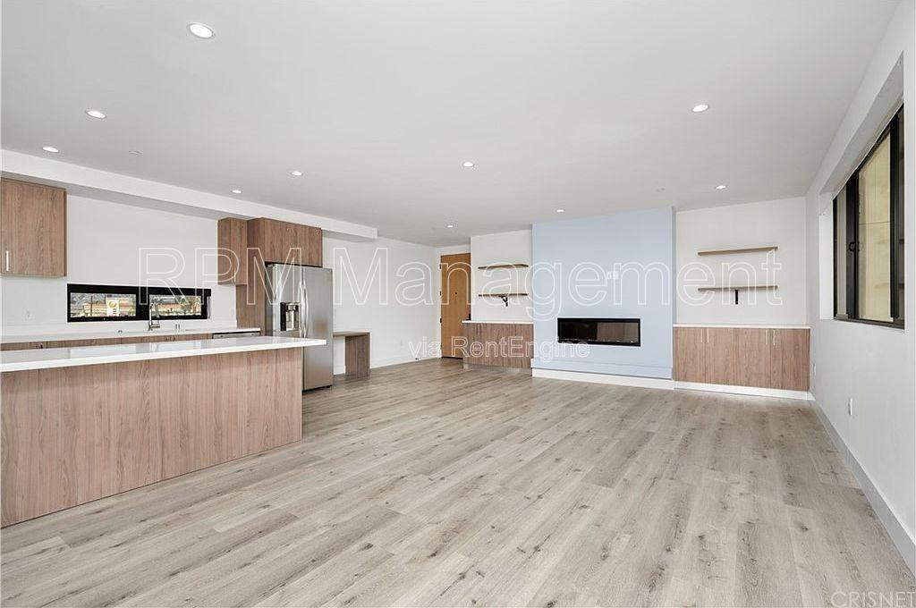 5923 Laurel Canyon Blvd #400 - Photo 4 of 21