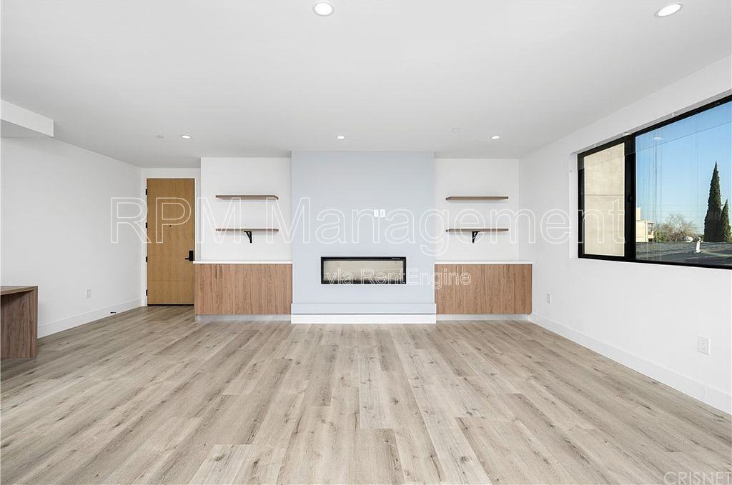 5923 Laurel Canyon Blvd #400 - Photo 6 of 21