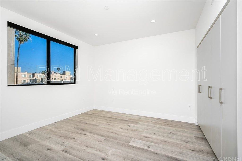 5923 Laurel Canyon Blvd #400 - Photo 7 of 21