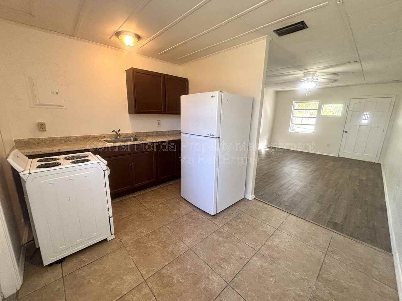 842 Lake Ave - Photo 4 of 10