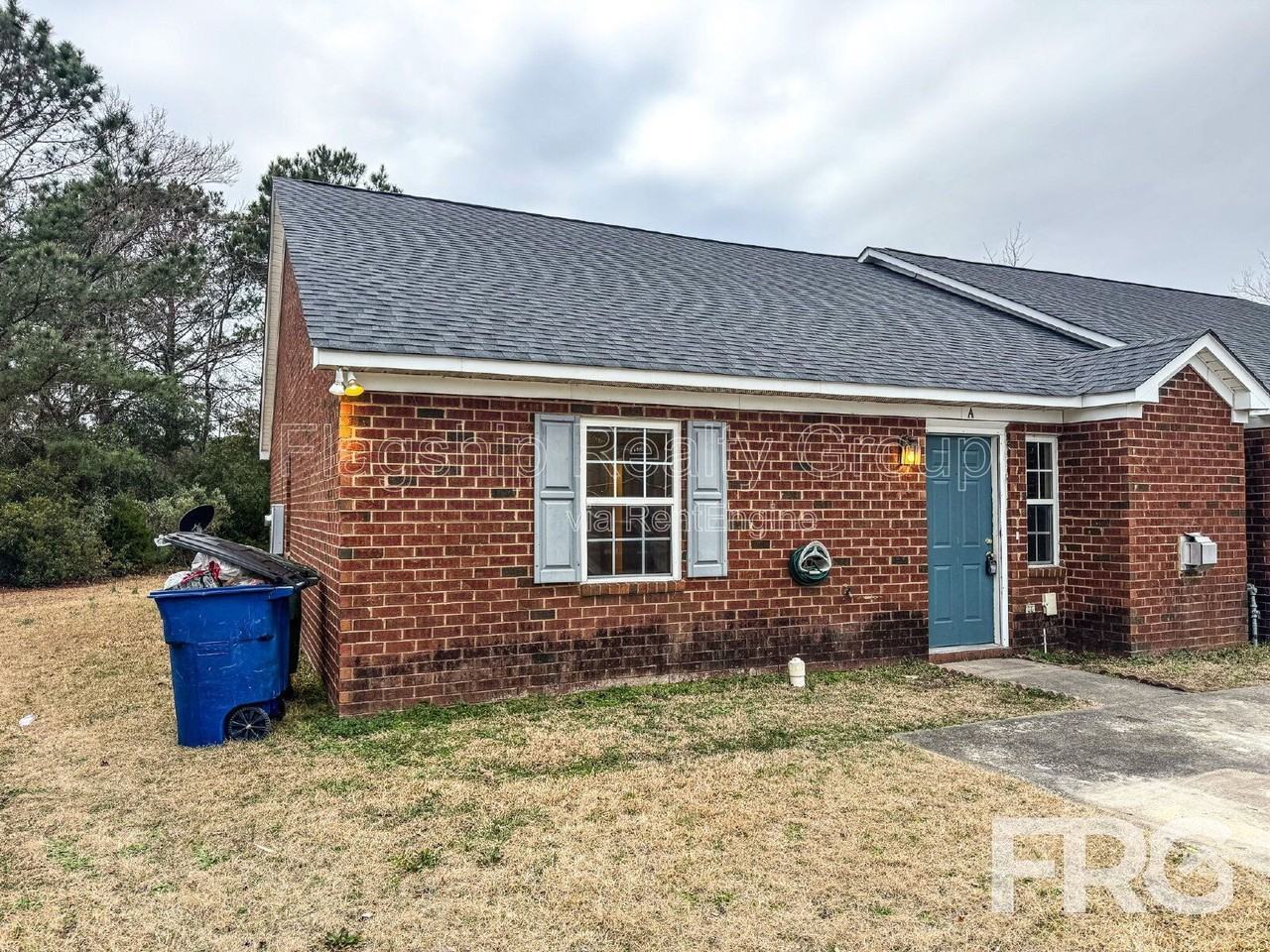 3313 Parkway Ct - Photo 3 of 28