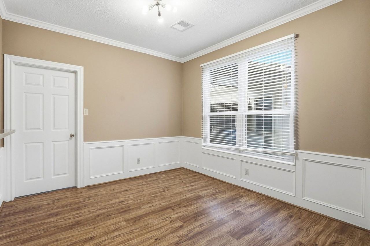 11930 Carriage Hill Dr - Photo 7 of 26