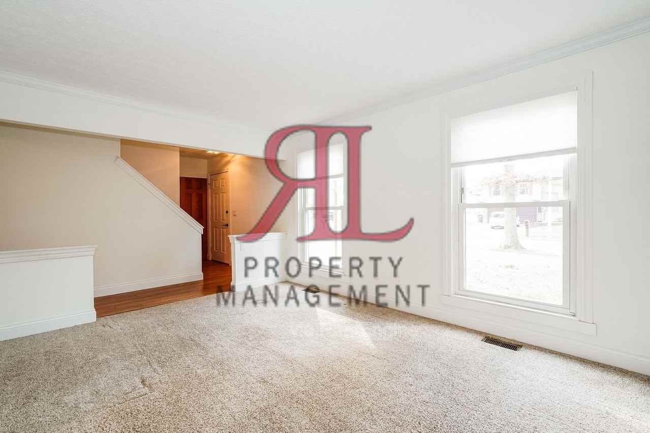 856 Humboldt Dr W - Photo 5 of 23