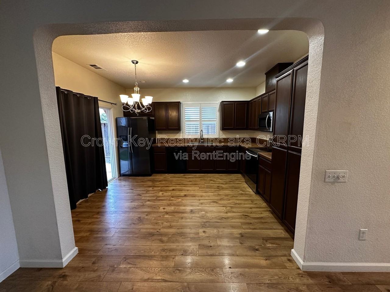 2608 Greenleaf St - Photo 7 of 25