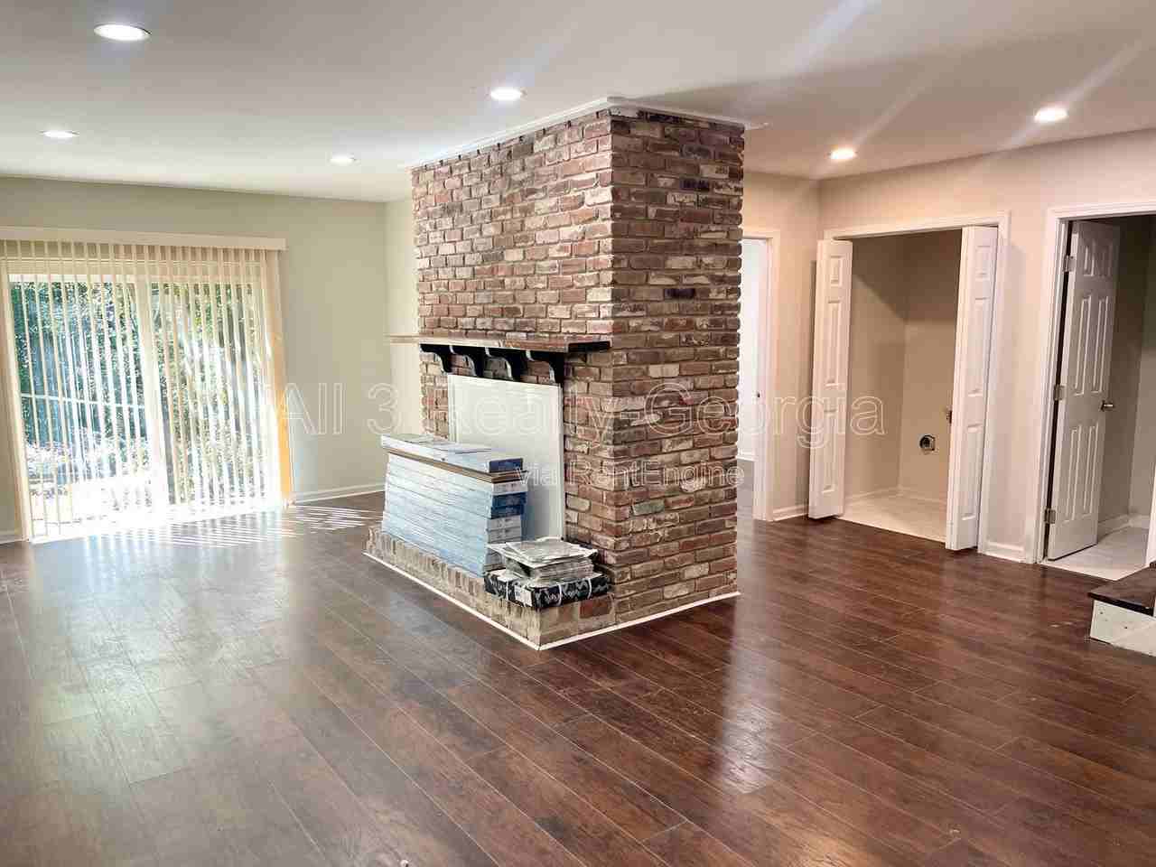 5435 Winstead Ct - Photo 4 of 20