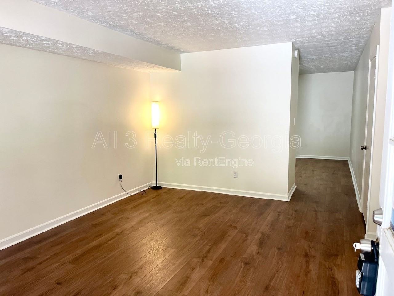 135 Meadowbrook Ct #C - Photo 3 of 17