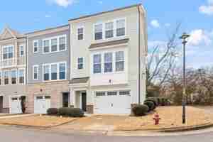 featured image of 1409 Luxor Dr