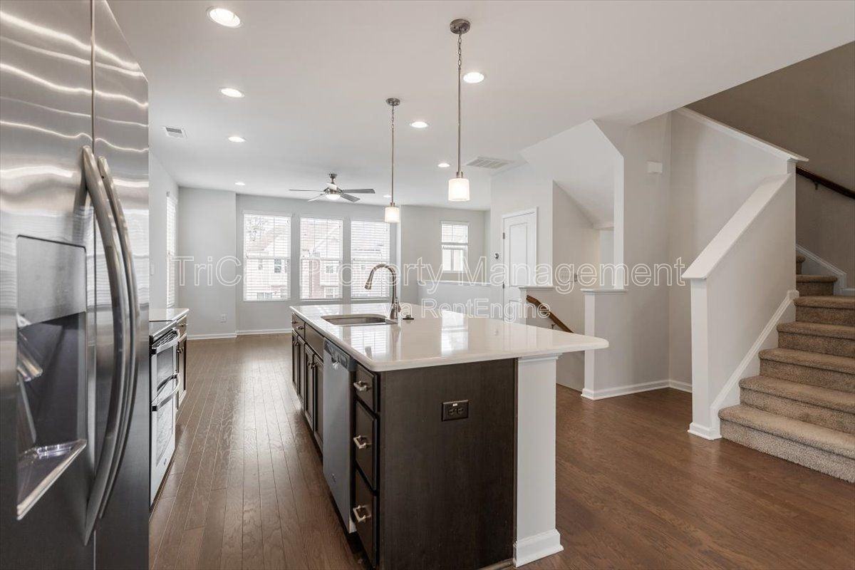 1409 Luxor Dr - Photo 7 of 20