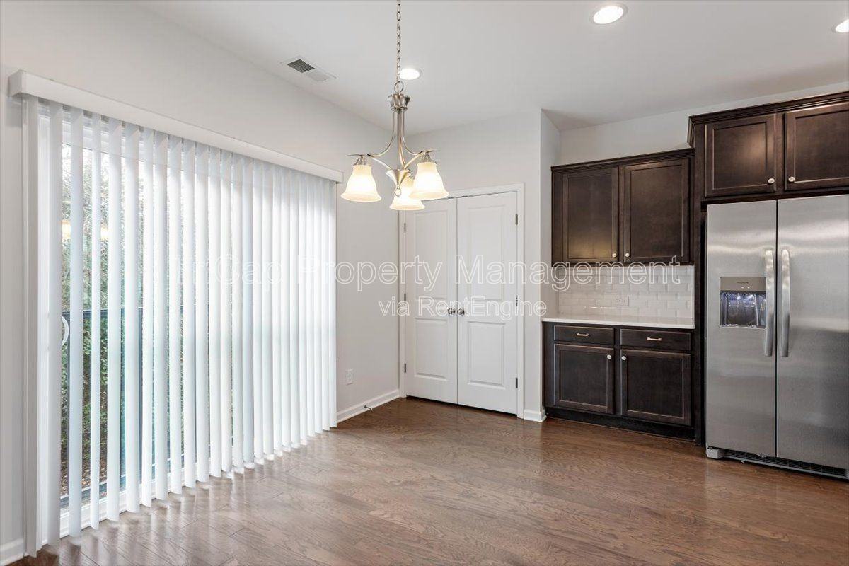 1409 Luxor Dr - Photo 6 of 21