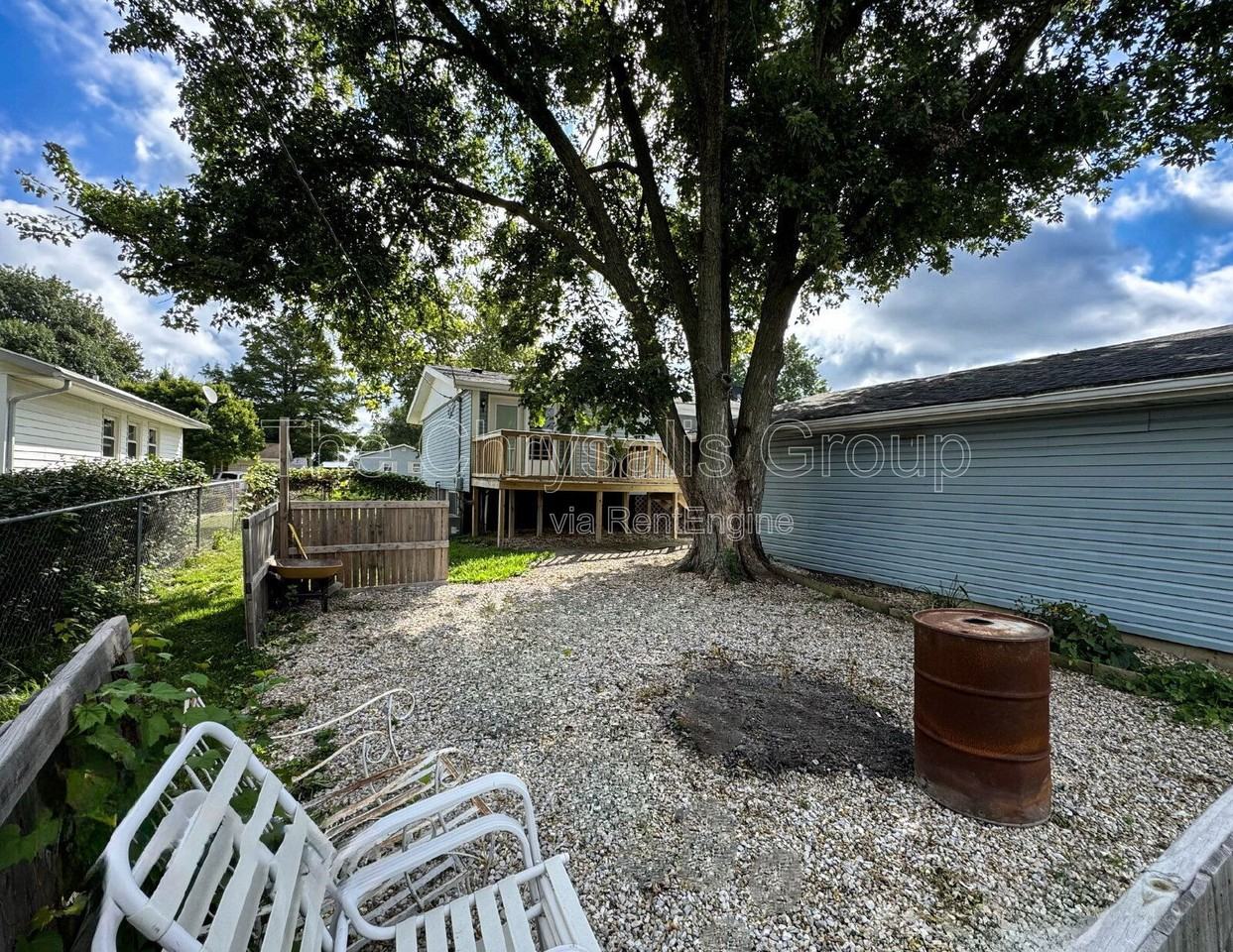 1802 Herbert St - Photo 4 of 15