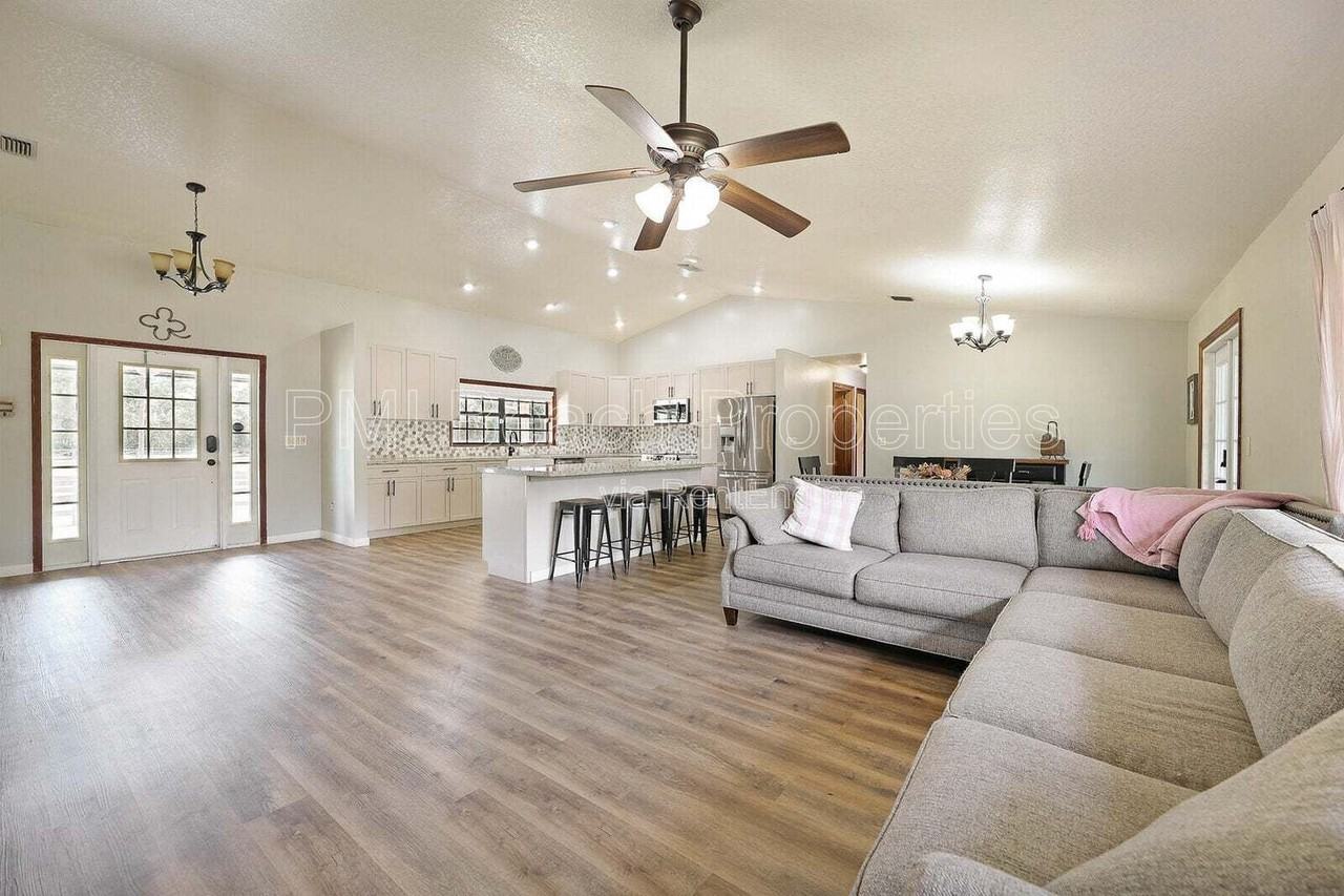 18080 W Sycamore Dr - Photo 5 of 49