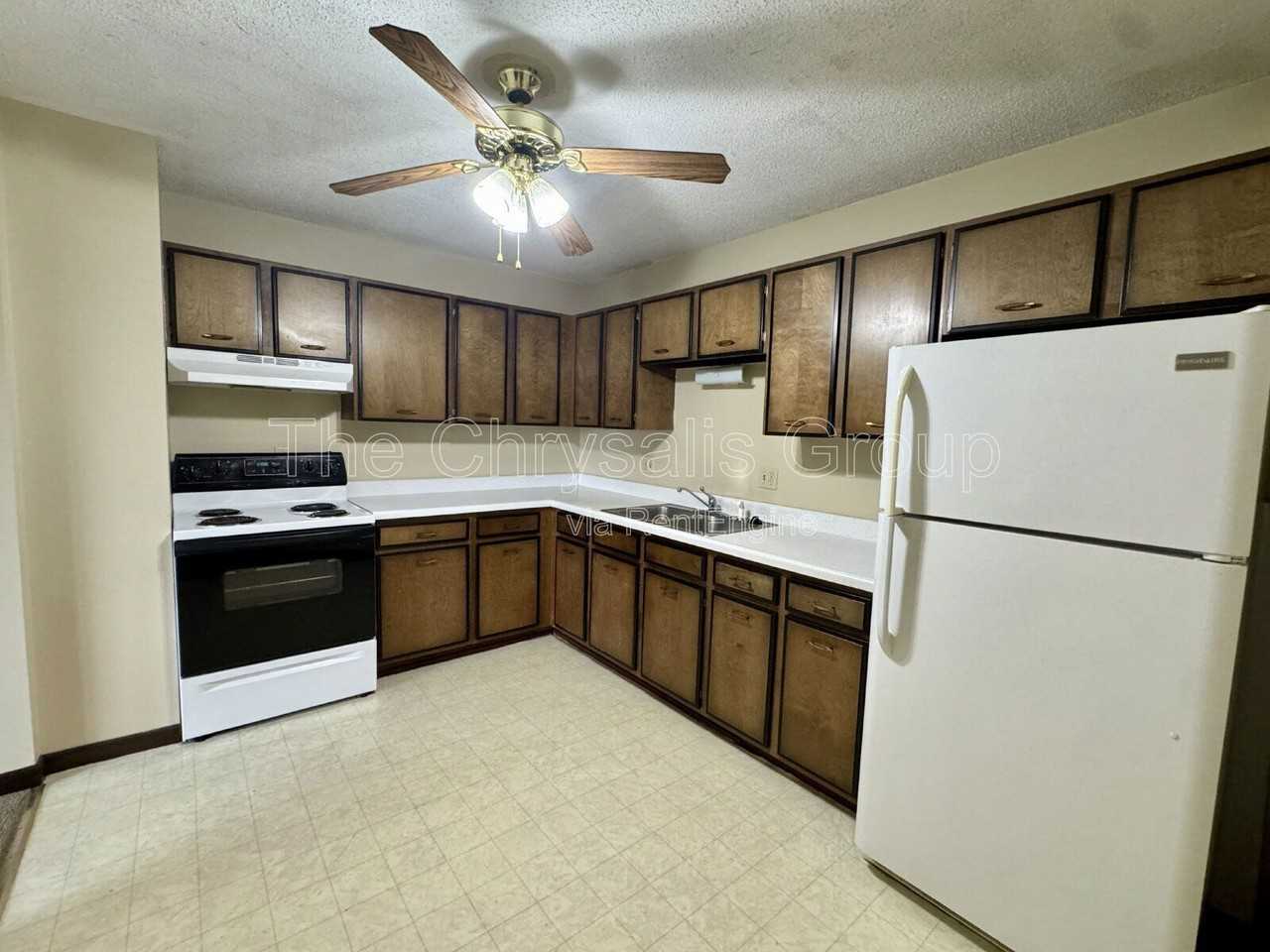 445 Elm Pl #R23 - Photo 7 of 8