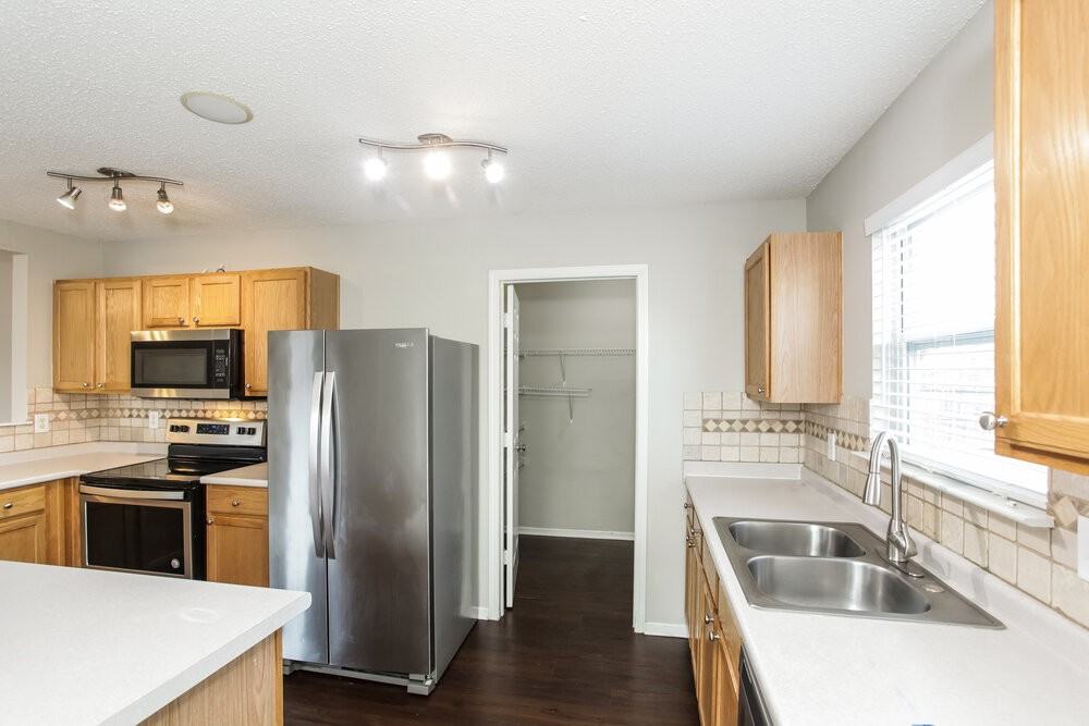 6906 W Dover Pl - Photo 7 of 16