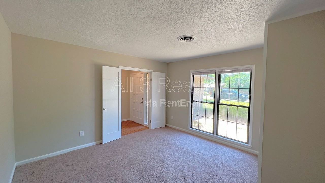 418 Stroll Dr - Photo 6 of 38