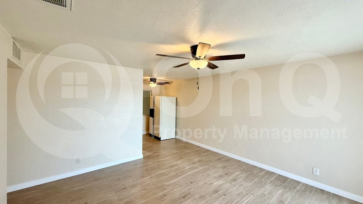 3835 W Holly St - Photo 5 of 19