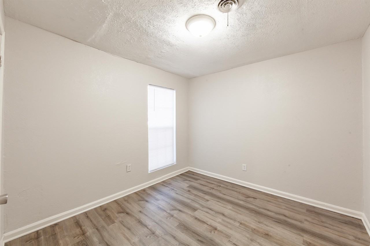 57 Carolane Dr - Photo 6 of 11