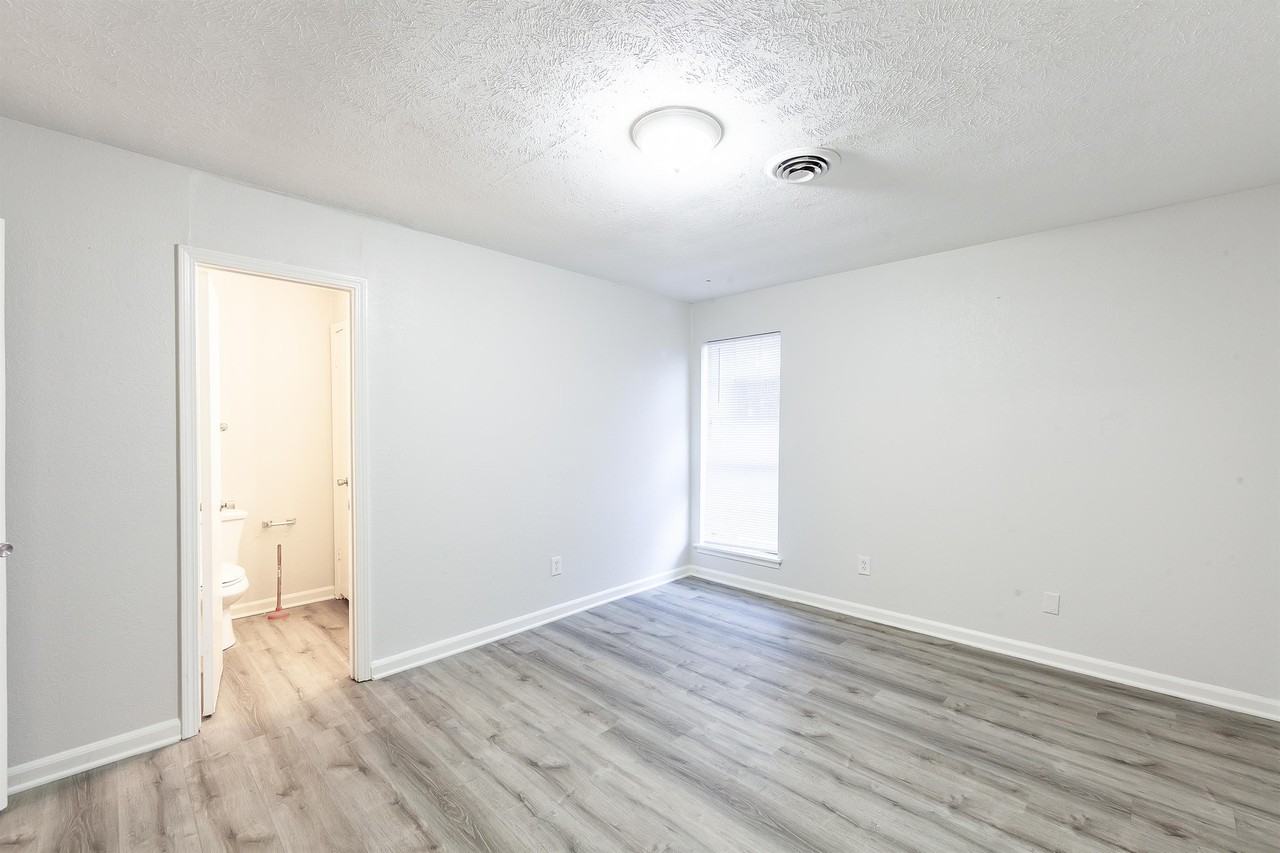 57 Carolane Dr - Photo 2 of 11