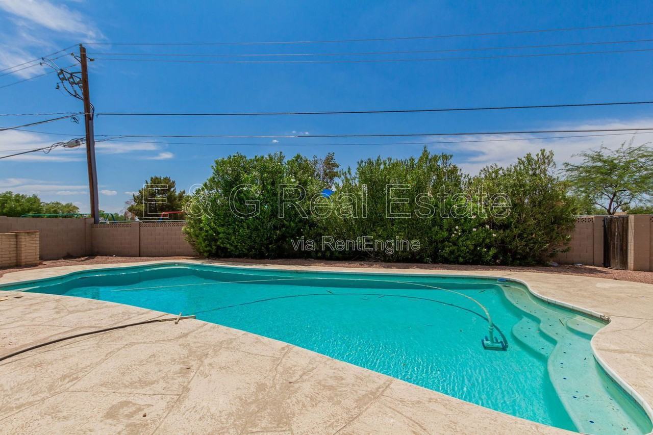 3418 S Oak St - Photo 2 of 40