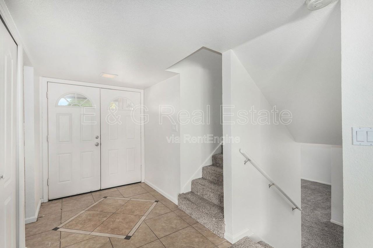 3418 S Oak St - Photo 6 of 40