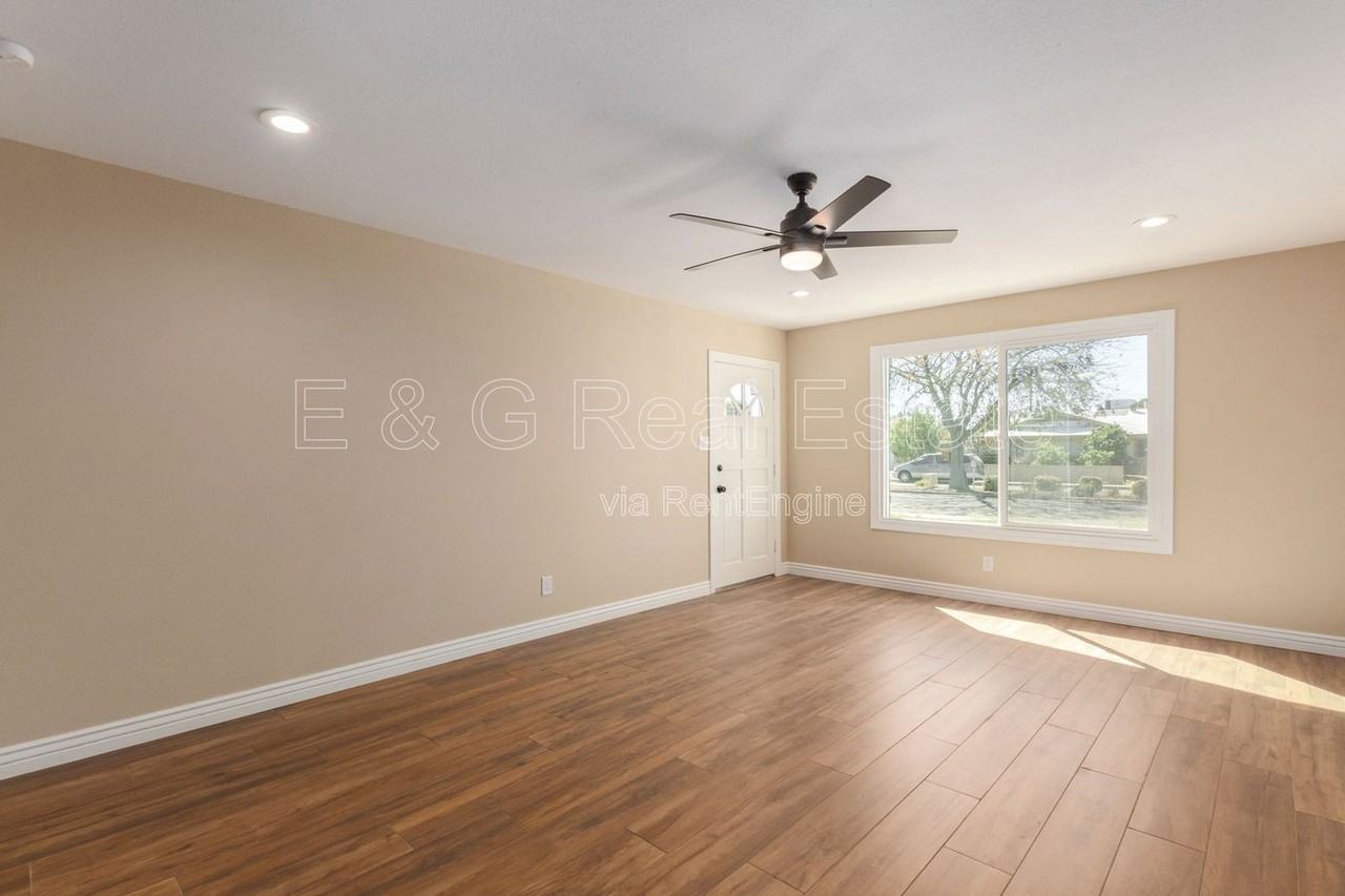 1102 E Alameda Dr - Photo 6 of 30